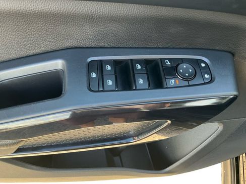 Used 2025 Nissan Pathfinder SV AWD/4WD image 18