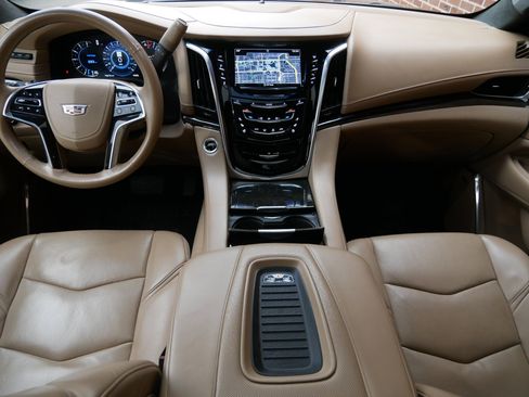 Used 2018 Cadillac Escalade Platinum image 14