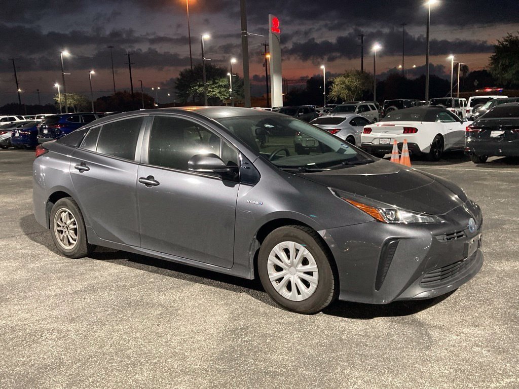 Used 2020 Toyota Prius LE FWD image 3
