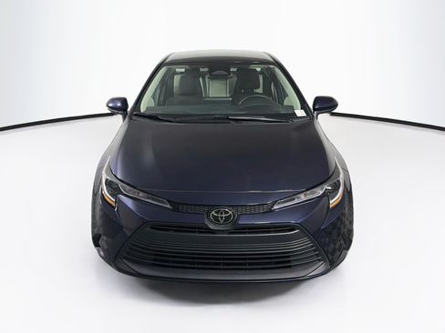 Used 2025 Toyota Corolla LE w/ Convenience Package FWD image 2