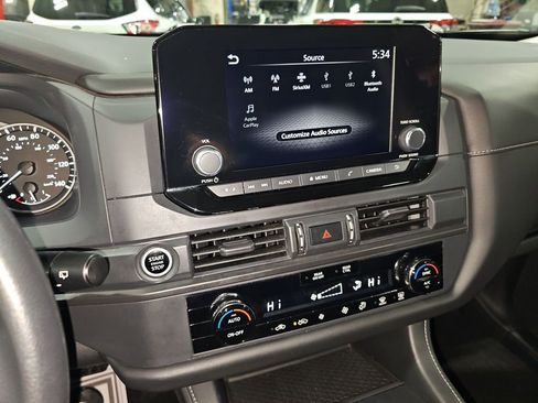 Used 2023 Nissan Pathfinder S image 39