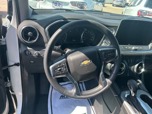 Used 2025 Chevrolet Blazer LT FWD image 12