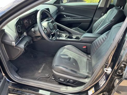 Used 2023 Hyundai Elantra Limited FWD image 2