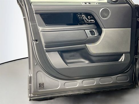 Used 2018 Land Rover Range Rover HSE image 18