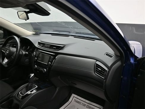 Used 2020 Nissan Rogue SV w/ Premium Package image 10