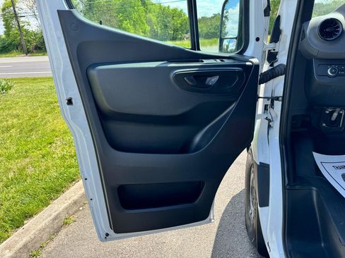 Used 2019 Mercedes-Benz Sprinter 2500 image 11