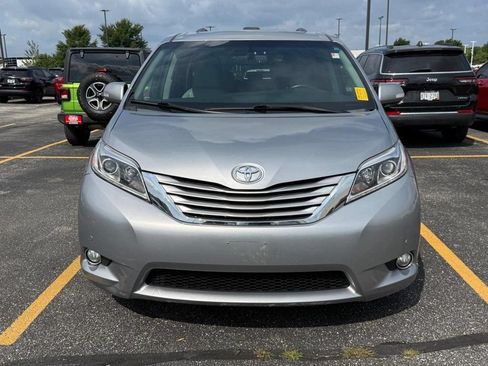 Used 2017 Toyota Sienna Limited AWD/4WD image 3