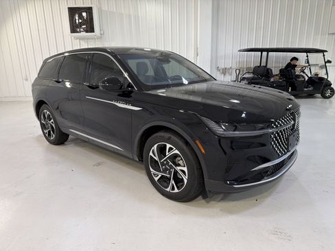 Used 2024 Lincoln Nautilus Premier AWD/4WD image 7