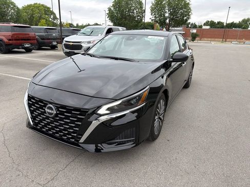Used 2025 Nissan Altima 2.5 SV FWD image 15