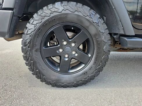 Used 2017 Jeep Wrangler Unlimited Sport AWD/4WD image 12