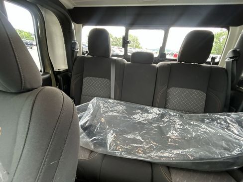 Used 2025 Jeep Gladiator Mojave AWD/4WD image 14