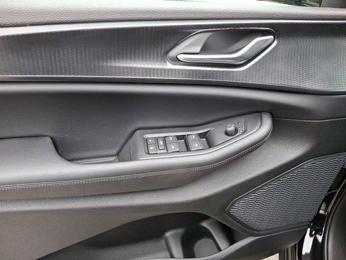 New 2025 Jeep Grand Cherokee L Laredo image 8