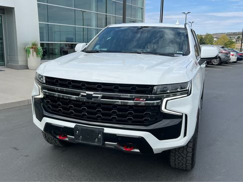 Used 2021 Chevrolet Tahoe Z71 w/ Luxury Package AWD/4WD image 2