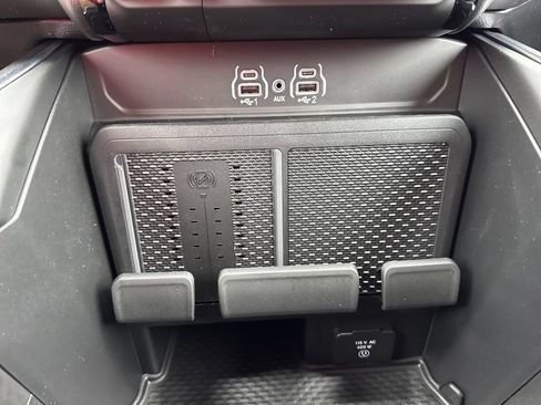 New 2026 RAM 1500 Big Horn AWD/4WD image 9