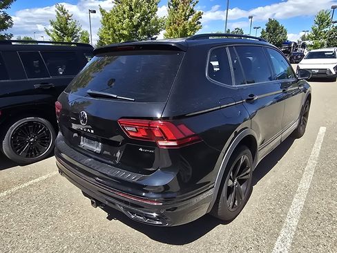 Used 2023 Volkswagen Tiguan SE R-Line AWD/4WD image 17