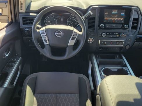 Used 2024 Nissan Titan SV w/ SV Convenience Package image 7