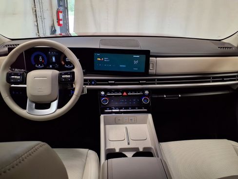Used 2025 Hyundai Santa Fe SEL FWD image 11