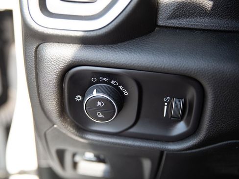 Used 2020 RAM 1500 Big Horn AWD/4WD image 18