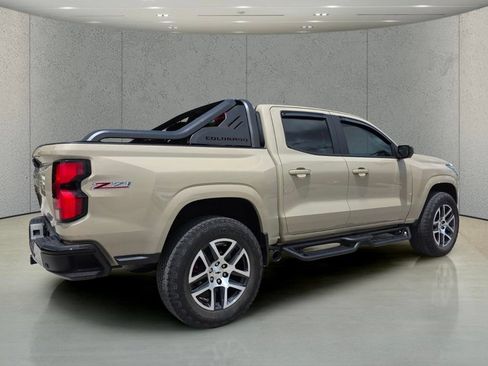 Used 2024 Chevrolet Colorado Z71 w/ Z71 Convenience Package 2 AWD/4WD image 3