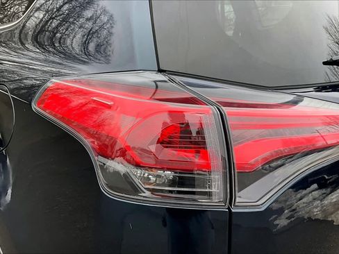 Used 2018 Toyota RAV4 LE image 26