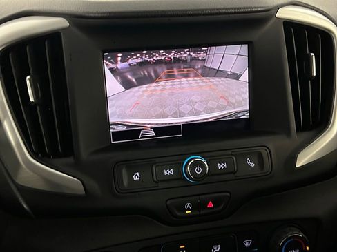 Used 2024 GMC Terrain SLE image 18