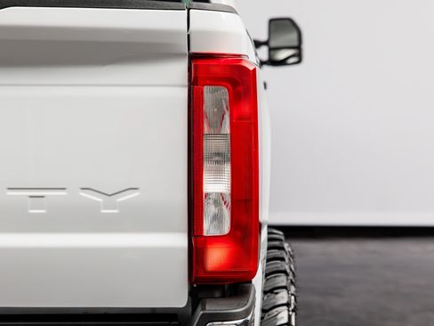 Used 2025 Ford F250 XLT w/ FX4 Off-Road Package AWD/4WD image 19