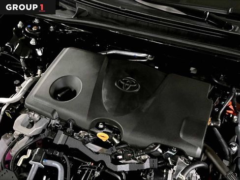 Used 2025 Toyota Camry SE AWD/4WD image 32