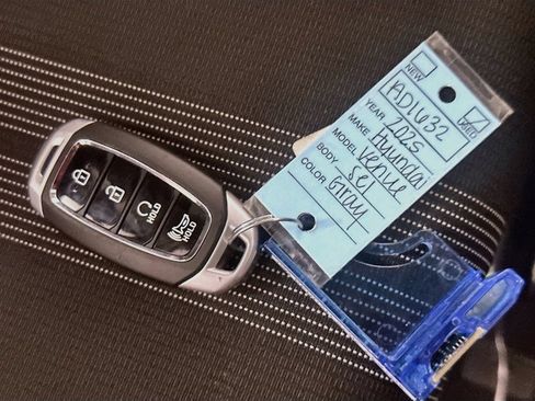 Used 2025 Hyundai Venue SEL FWD image 34