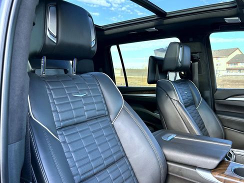 Certified 2025 Cadillac Escalade ESV Premium Luxury Platinum AWD/4WD image 20