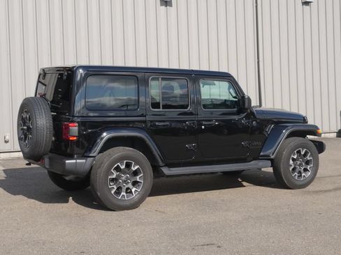 Used 2025 Jeep Wrangler Unlimited Sahara AWD/4WD image 12