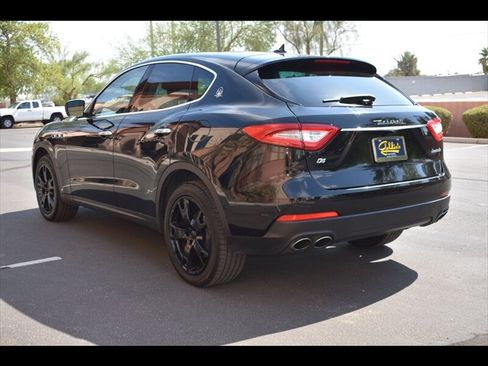 Used 2018 Maserati Levante AWD/4WD image 6
