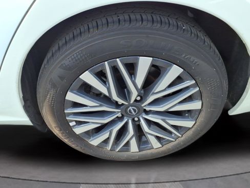 Used 2025 Nissan Altima 2.5 SV FWD image 30