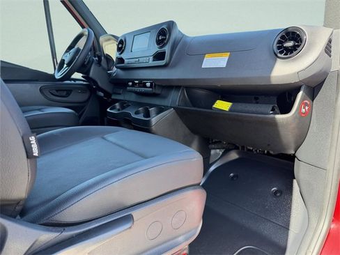 Used 2024 Mercedes-Benz Sprinter 2500 image 16