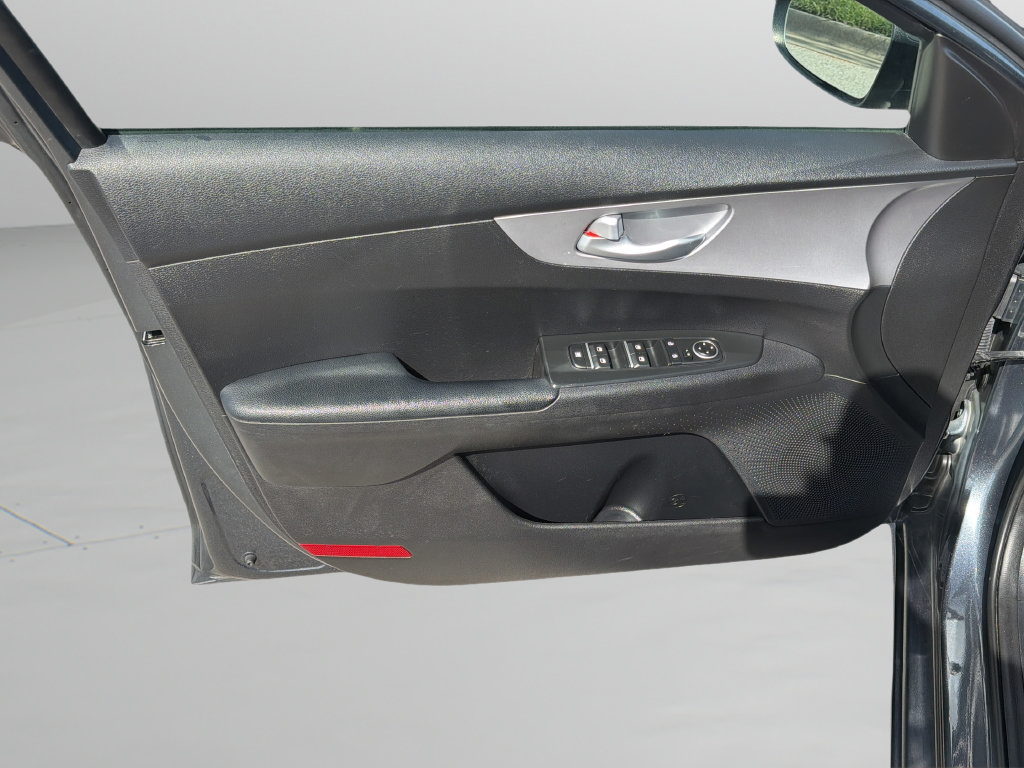 Used 2023 Kia Forte LXS FWD image 17