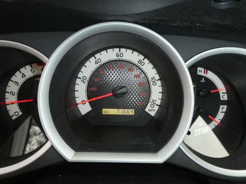 Used 2011 Toyota Tacoma PreRunner w/ SR5 Pkg #2 image 3