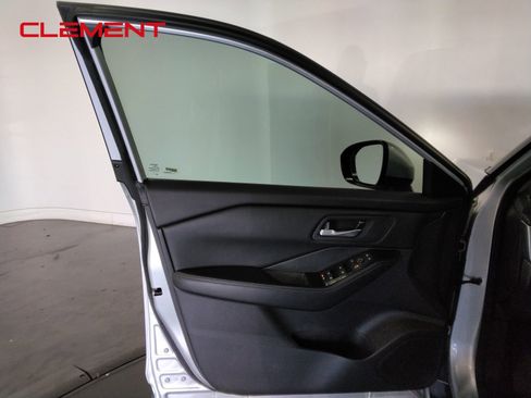 Used 2024 Nissan Rogue SV image 25