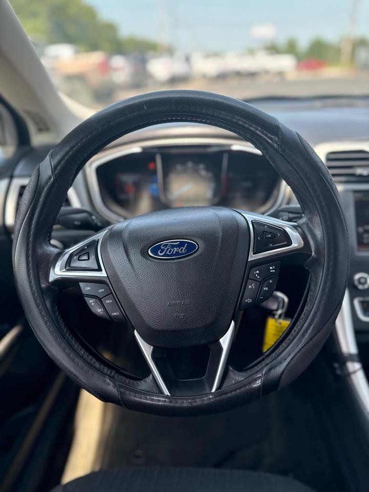 Used 2016 Ford Fusion SE w/ Equipment Group 202A FWD image 16
