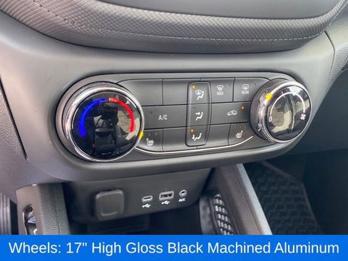 Used 2023 Chevrolet TrailBlazer LT image 13