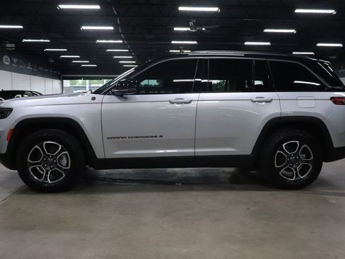Used 2022 Jeep Grand Cherokee Trailhawk image 2