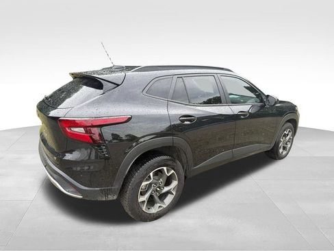 Used 2024 Chevrolet Trax LT FWD image 6