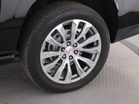 Used 2022 GMC Yukon XL Denali w/ Denali Ultimate Package AWD/4WD image 14