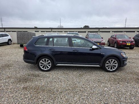 Used 2017 Volkswagen Golf Alltrack SE image 4