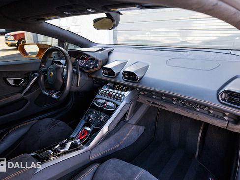 Used 2015 Lamborghini Huracan LP 610-4 image 36