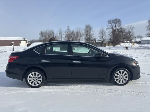 Used 2019 Nissan Sentra S image 2
