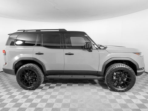 Used 2024 Lexus GX 550 image 5