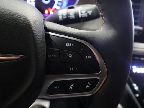 Certified 2025 Chrysler Pacifica Pinnacle image 40