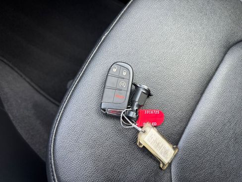 Used 2025 Jeep Compass Limited image 21