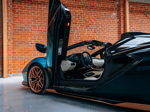 Used 2021 Lamborghini Sian Roadster AWD/4WD image 23
