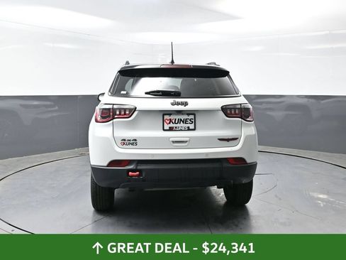 Used 2025 Jeep Compass Trailhawk AWD/4WD image 14