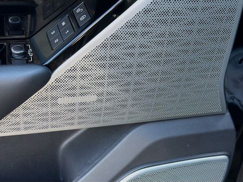 Used 2019 Land Rover Range Rover Velar R-Dynamic SE AWD/4WD image 23